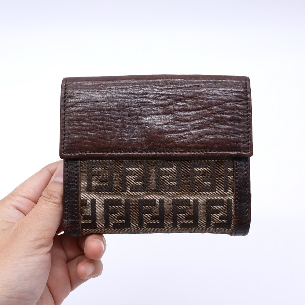 🍓FENDI Zucca Compact Wallet - Picture 2 of 8